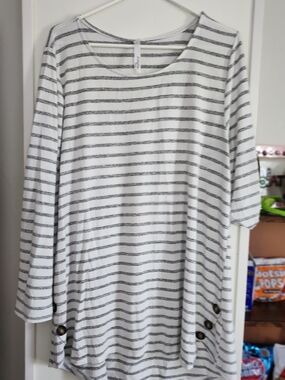 NY Collection White and Gray Striped Scoop Neck Sweater